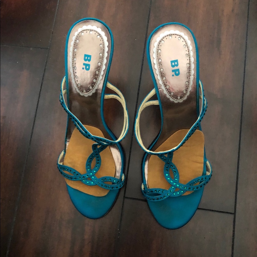 Shoes - Picture 2 of 5